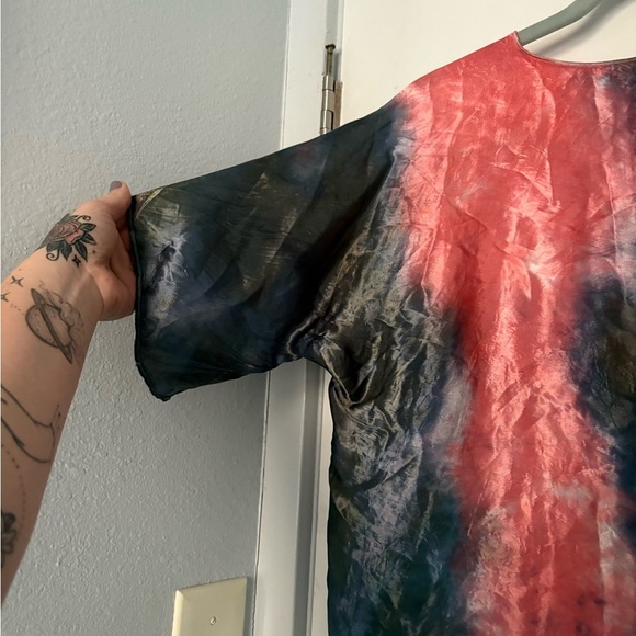 Colorful Ink Stained Satin V-neck Top M Short Sleeves Cropped Festival Hippie - Picture 5 of 7